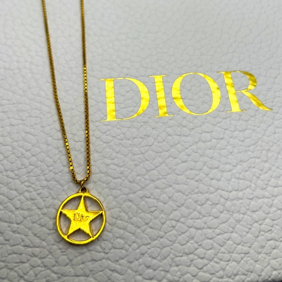 SOLD❤️ DIOR Gold Star Logo Circular Cutout Detail Necklace - Picture 2 of 11
